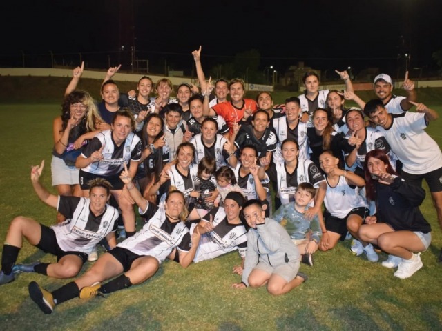 Estudiantes sum su primera estrella en el ftbol femenino